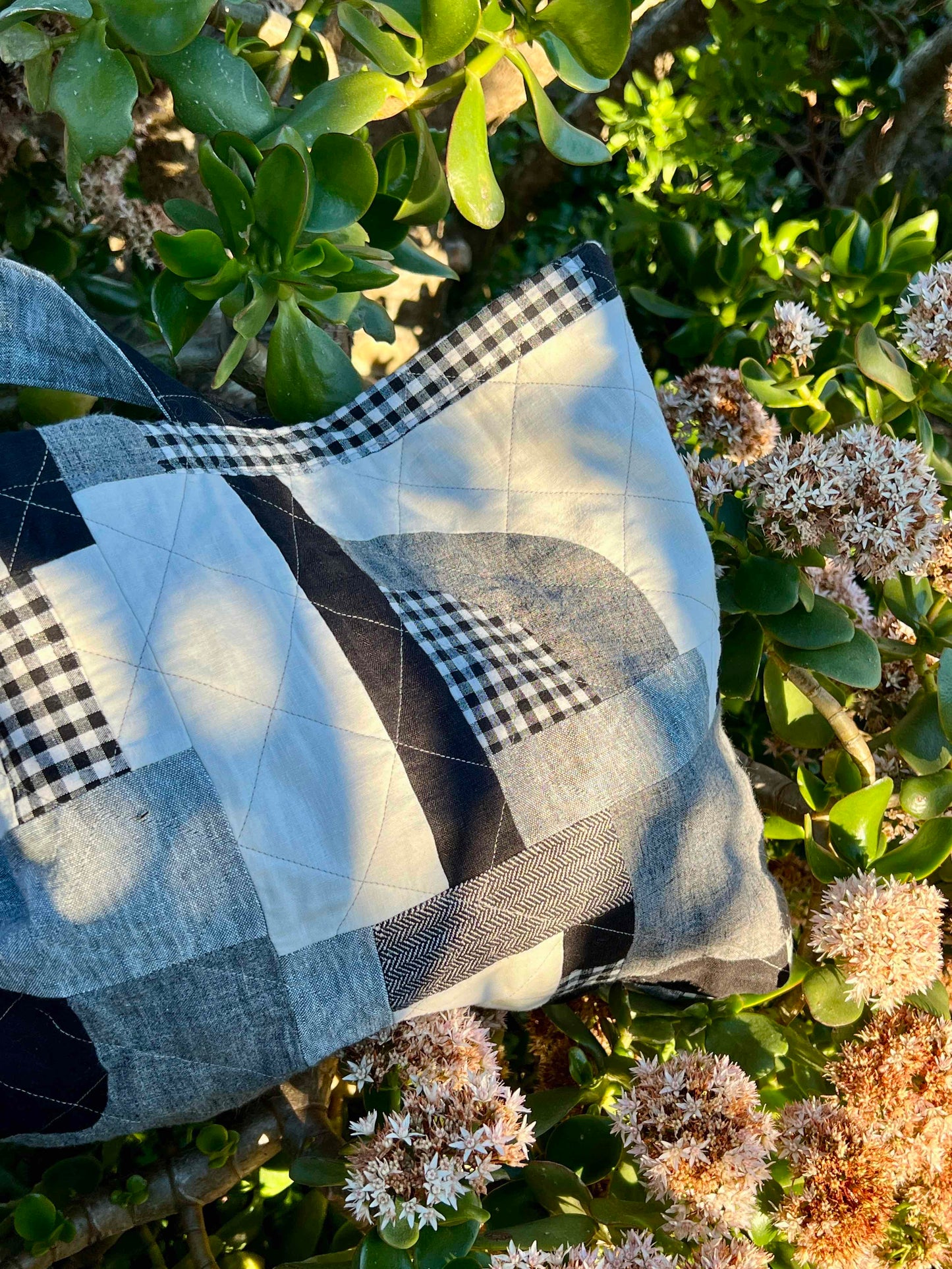Mai Bag in Black & White