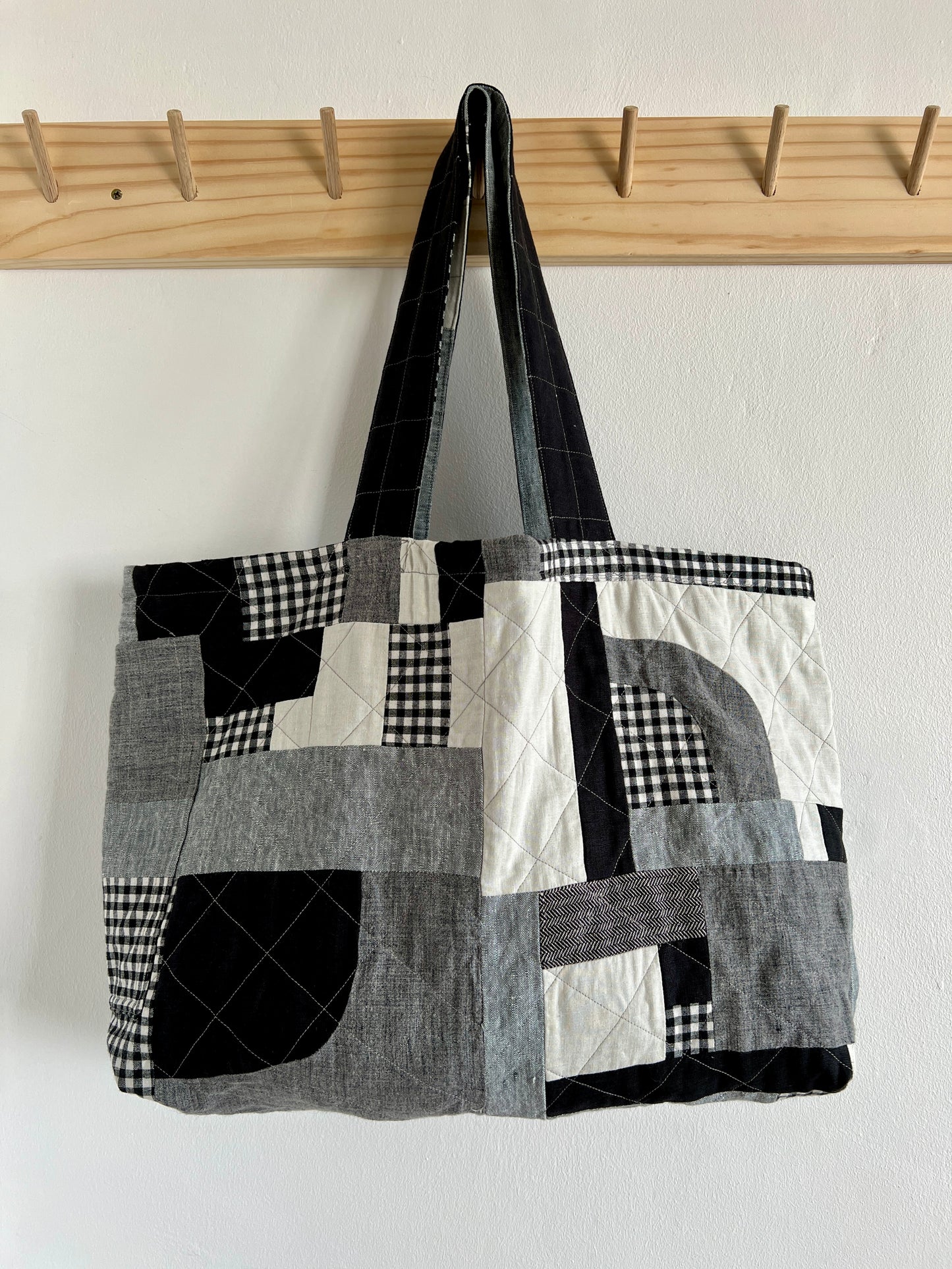 Mai Bag in Black & White