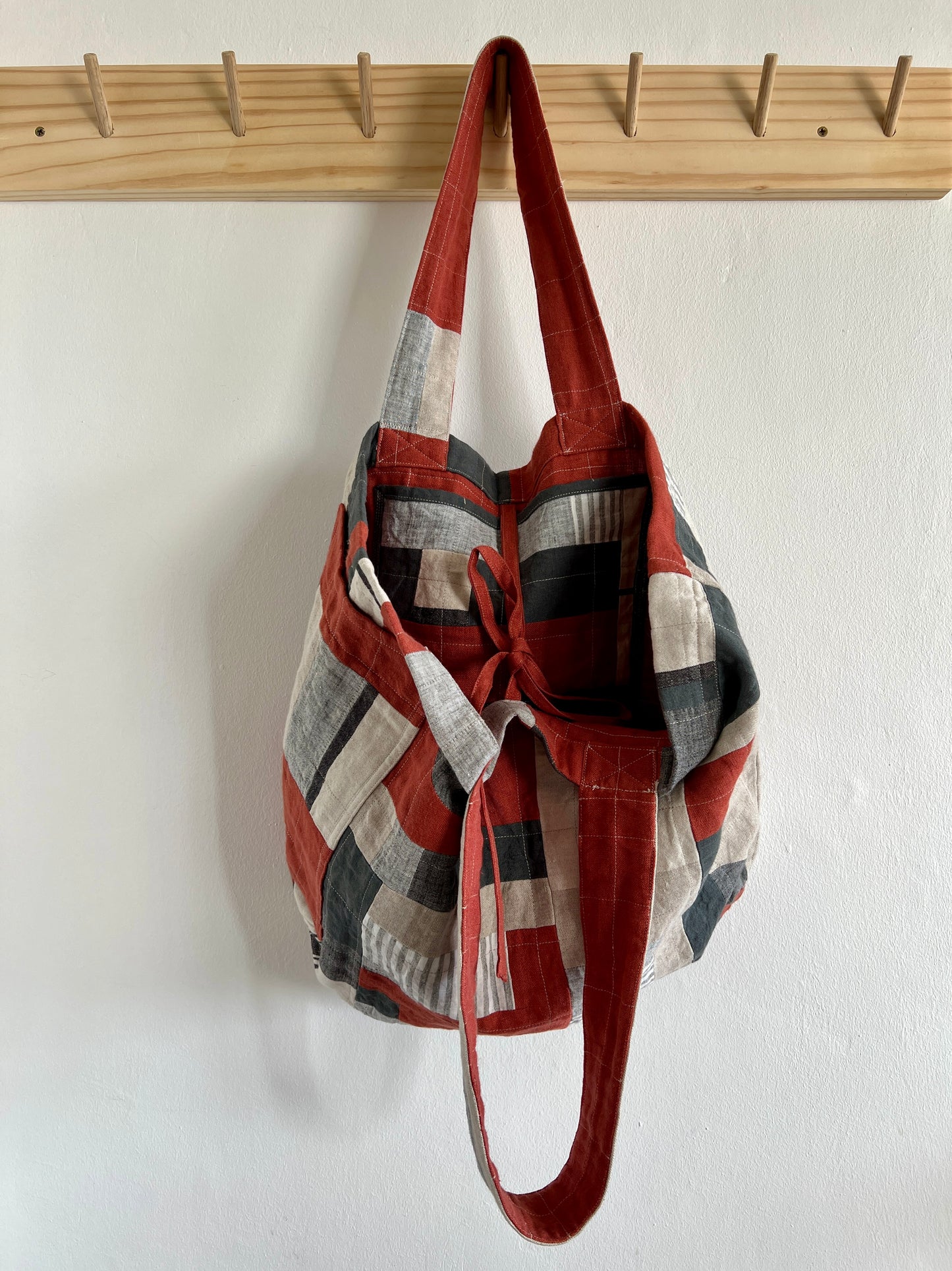 Mai Bag in Graphic Red